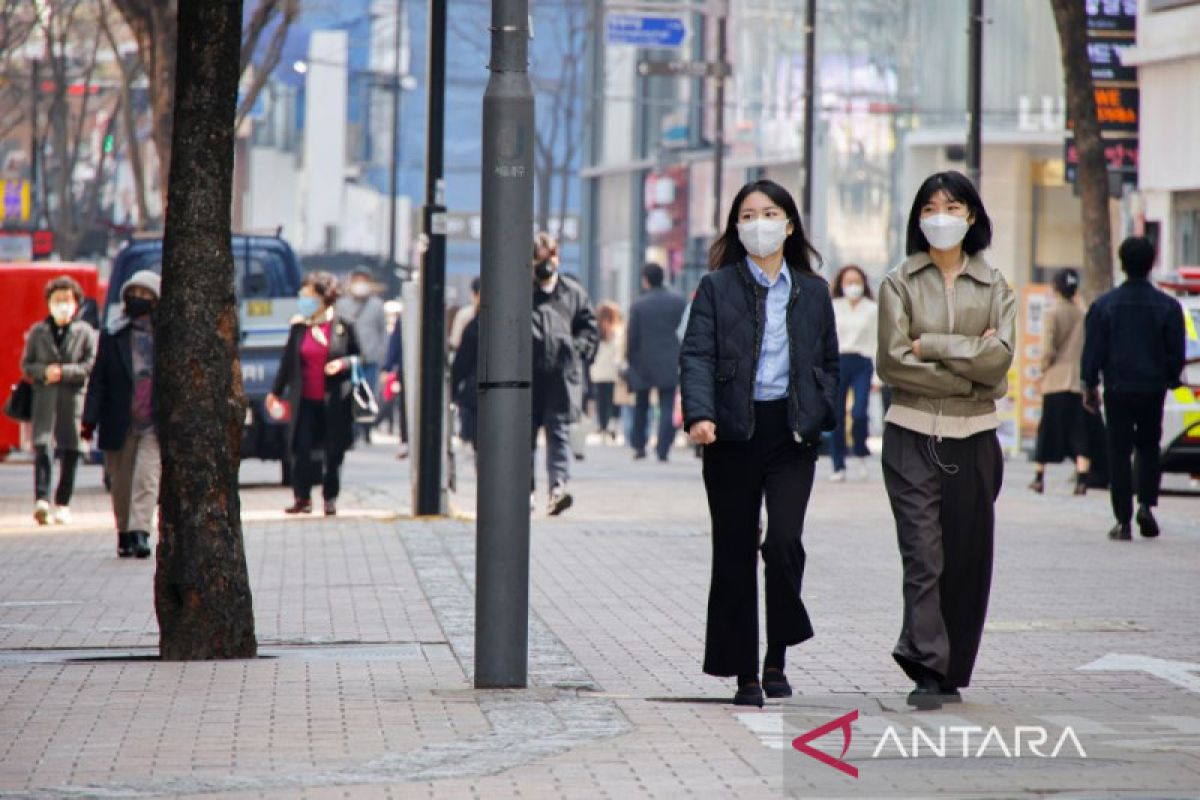 Korsel hapus kewajiban pakai masker di luar ruangan