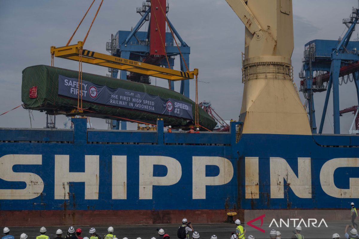 Dua kereta buatan China untuk proyek Kereta Cepat tiba di Indonesia