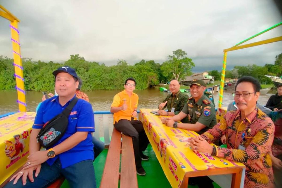 Kapal wisata Ale-ale ajak warga telusuri Sungai Pawan