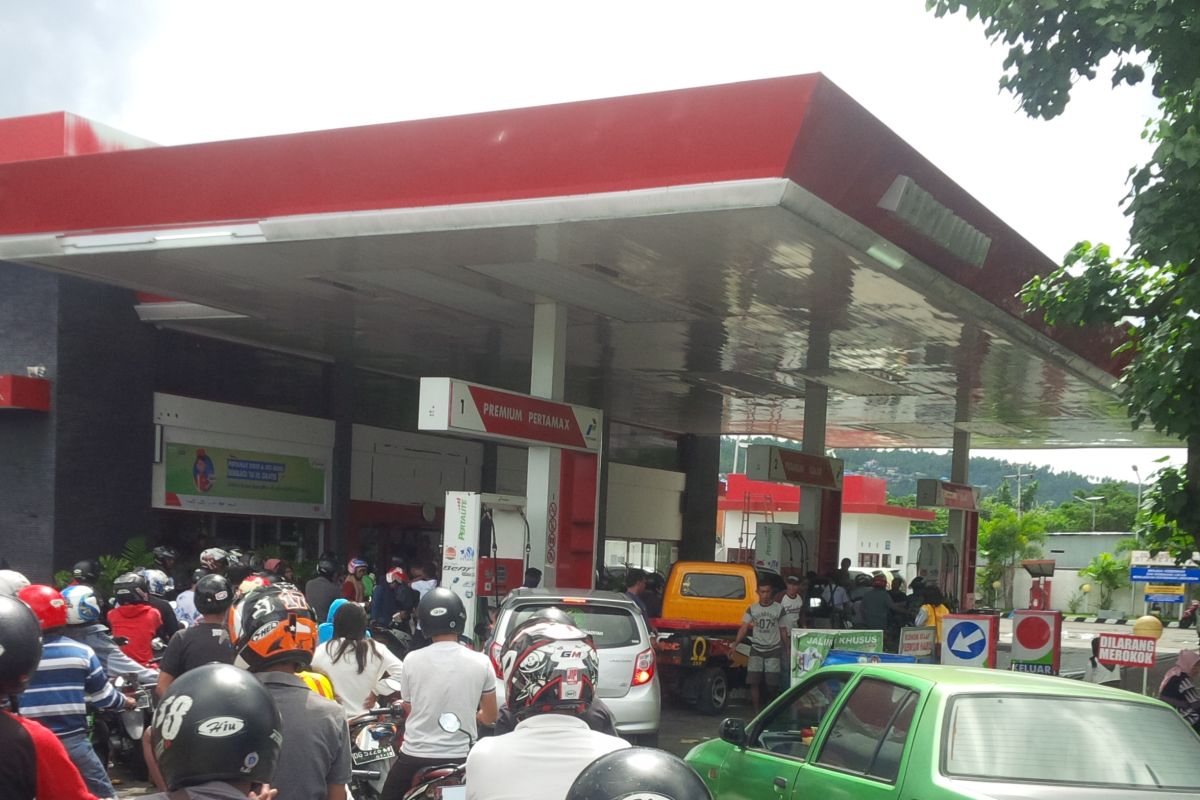 Pertamina: seluruh SPBU dilarang layani pembeli gunakan jerigen, distribusi BBM masih bermasalah