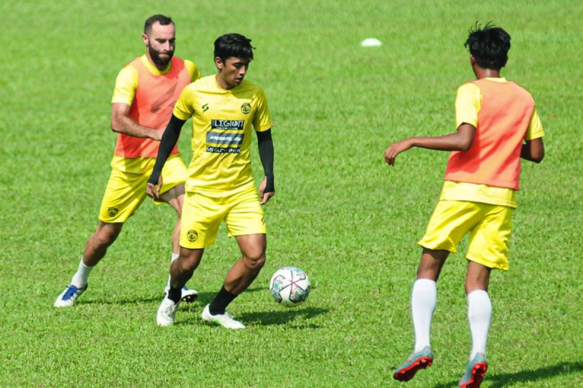 Arema FC boyong 23 pemain untuk hadapi Barito Putera