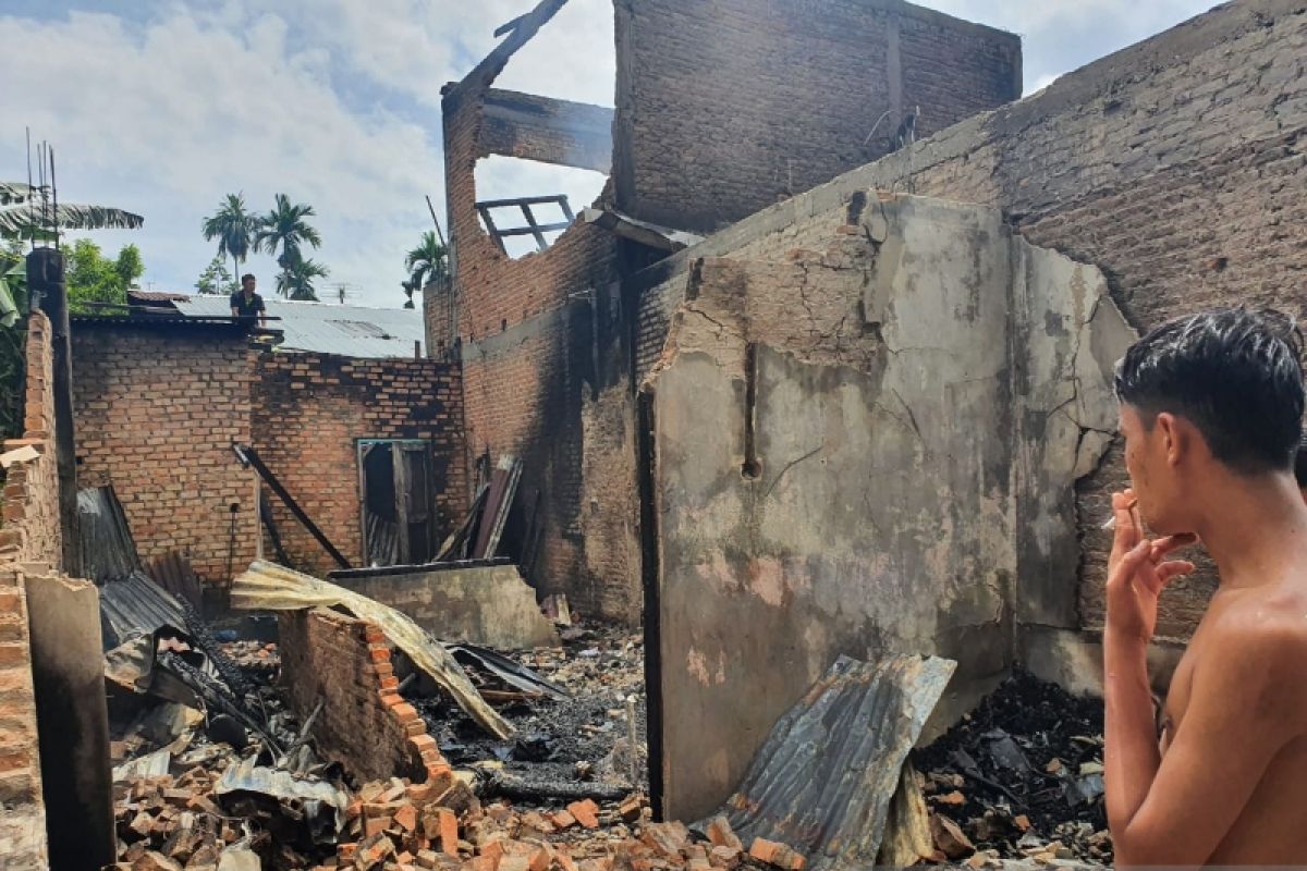 Tiga rumah di Siak Hulu terbakar