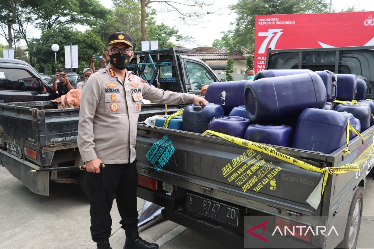 Polisi tangkap empat orang pelaku penimbun BBM bersubsidi di Tangerang