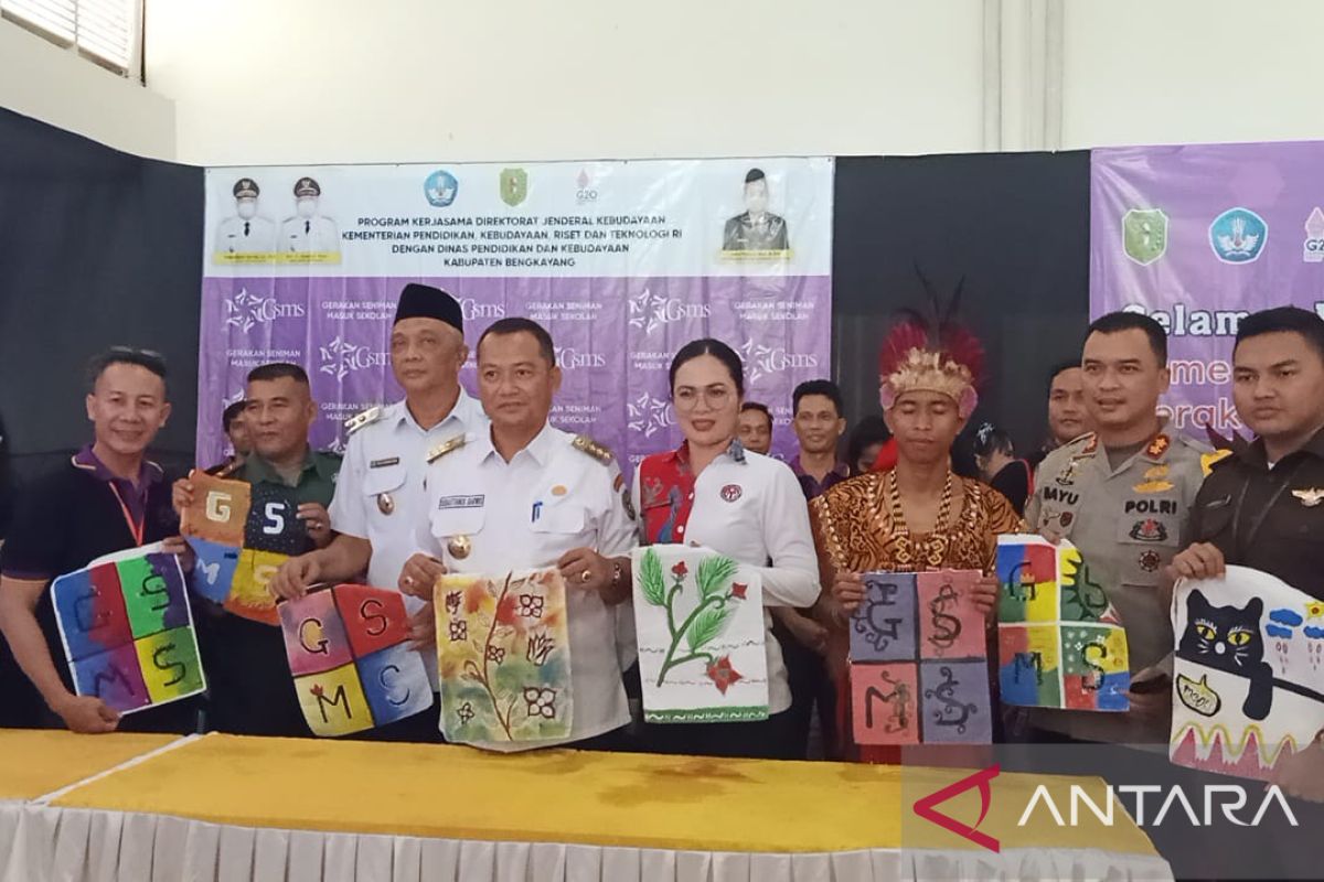 Pemkab Bengkayang dapat bantuan gerakan kesenian masuk sekolah