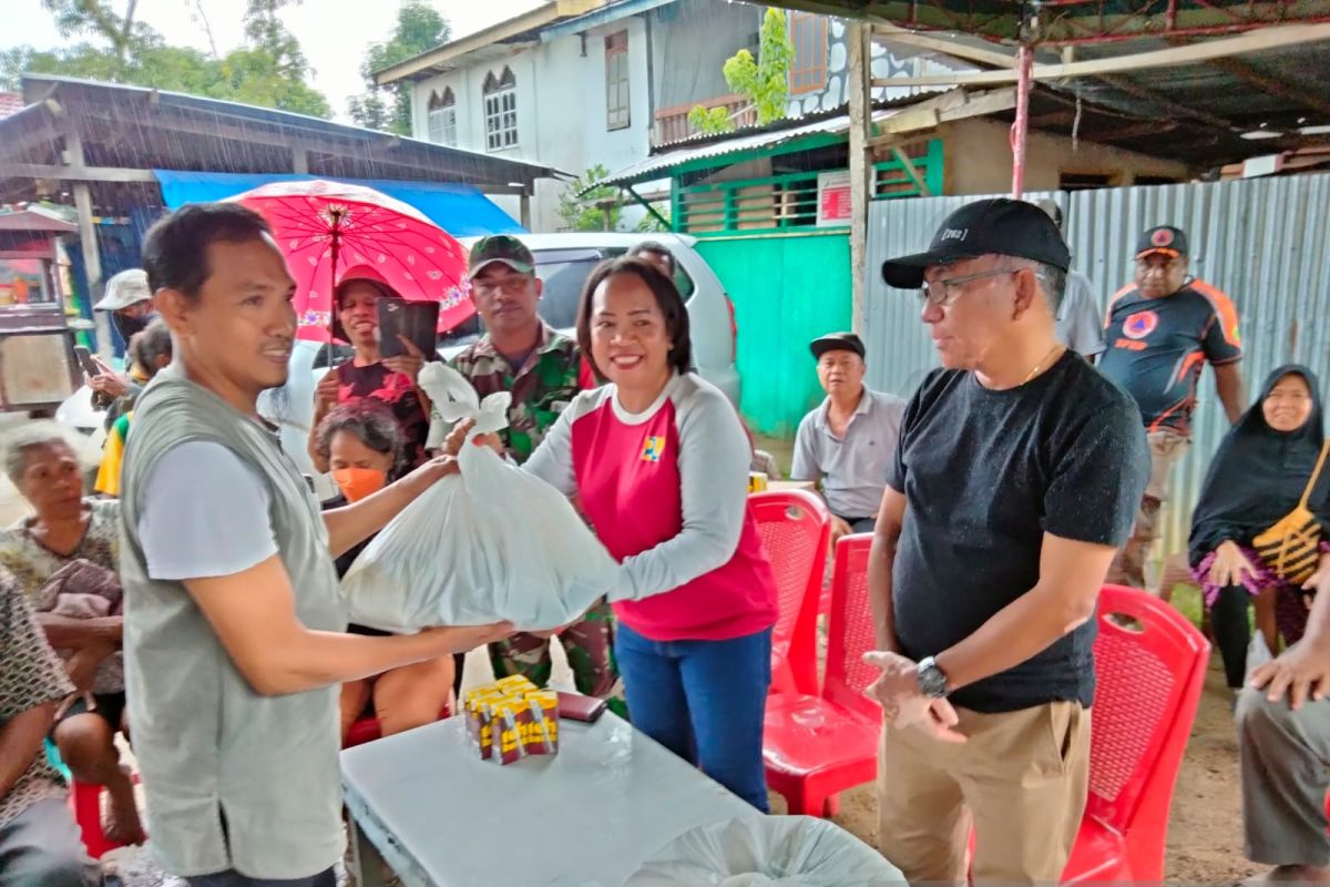 Pemerintah Kota Sorong salurkan bantuan bapok untuk korban banjir