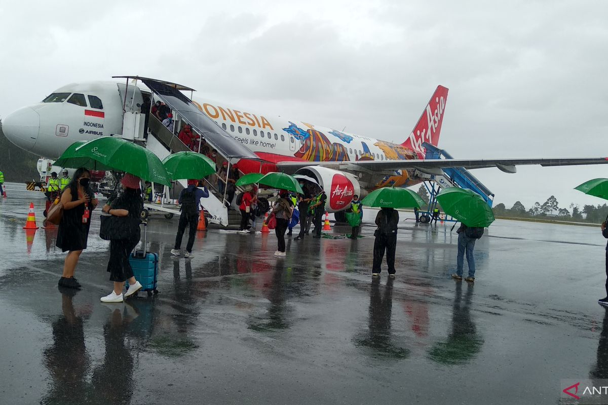 AirAsia resmi buka penerbangan perdana rute Jakarta-Silangit PP