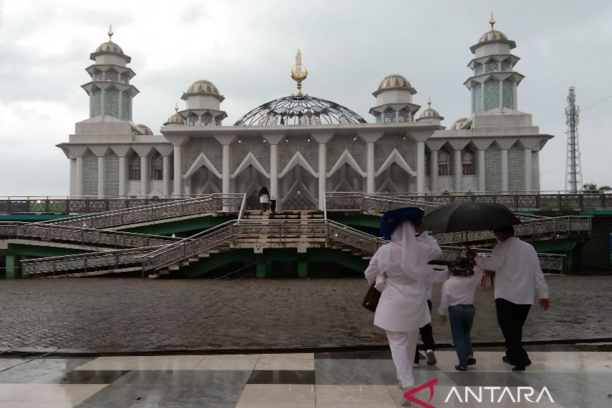 BMKG imbau waspada hujan deras mengguyur tujuh daerah di Sulawesi Tenggara