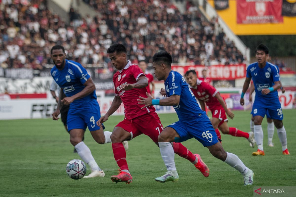 Ian Andrew Gillian didaftarkan sebagai pelatih kepala PSIS Semarang