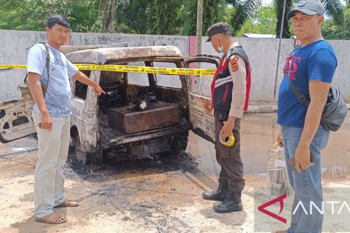 Polisi amankan mobil terbakar di SPBU yang diduga timbun BBM