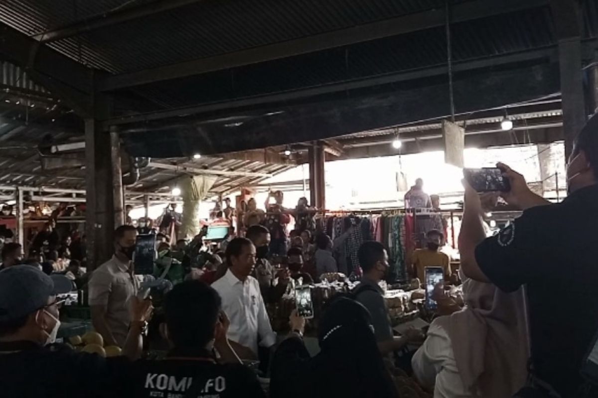 Warga sambut Presiden di Pasar Pasir Gintung Bandar Lampung