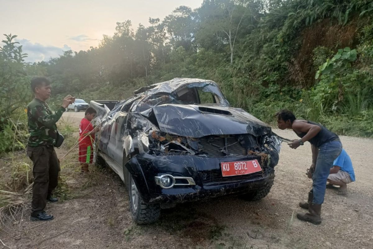 Mobil tim vaksinator COVID-19 masuk jurang di Bulungan