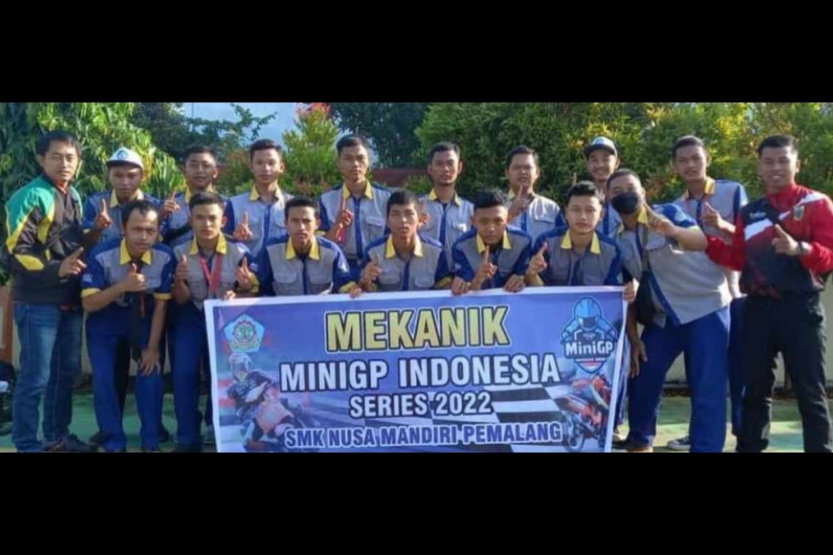 Siswa SMK dilibatkan dalam gelaran FIM MiniGP Indonesia Series 2022