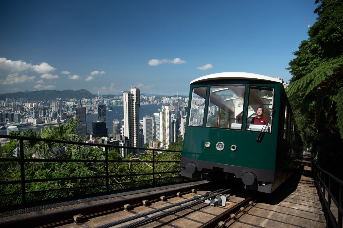 Hong Kong Peak Tram kembali beroperasi setelah renovasi