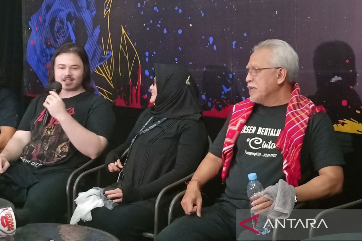 Iwan Fals cerita kisah Raya Rambu Rabbani jadi band pengiring konser