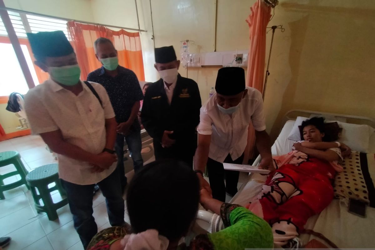 Baznas Kalbar berikan santunan untuk pasien korban banjir di Singkawang