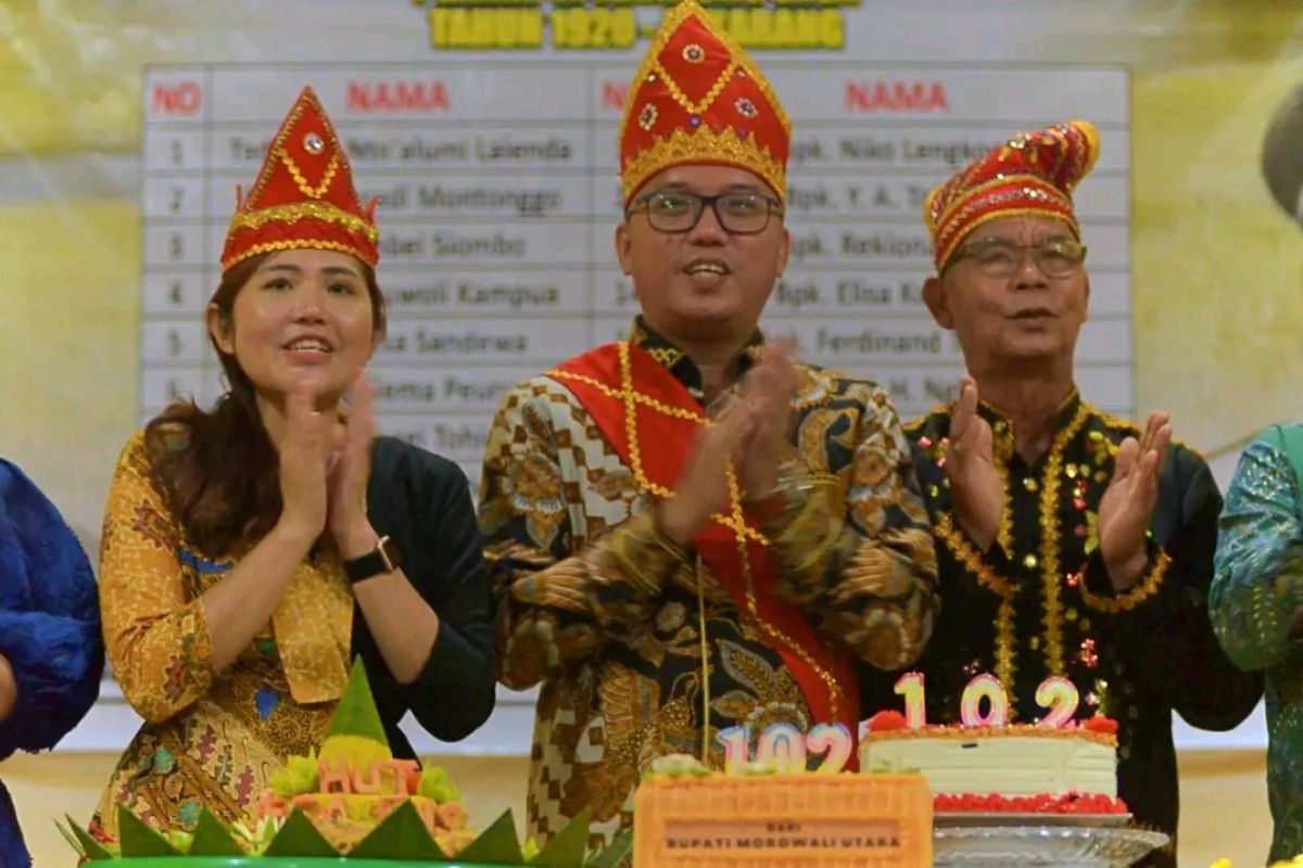 Bupati Morut hadiri HUT ke-102 Desa Ensa