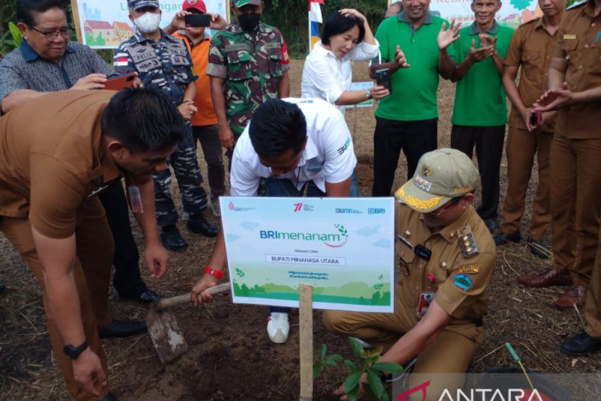 BRI Manado tanam pohon Desa Brilian Palaes Likupang