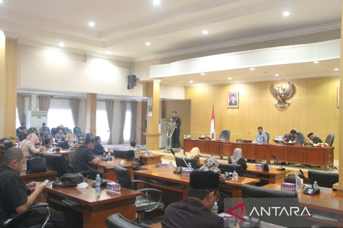 Fraksi-fraksi DPRD setuju RAPBD Perubahan 2022 dibahas lebih lanjut