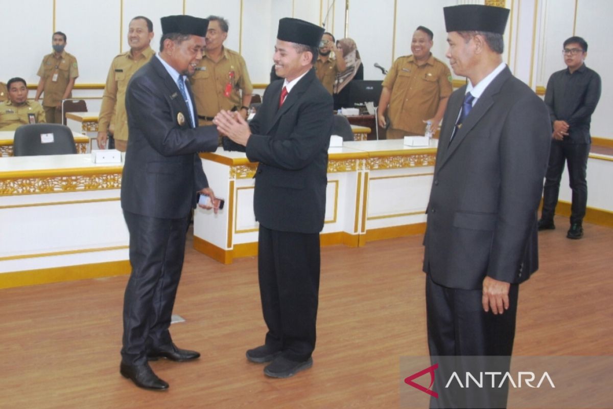 Pelaksana tugas Bupati lantik Tohar jabat Sekda Kabupaten Penajam