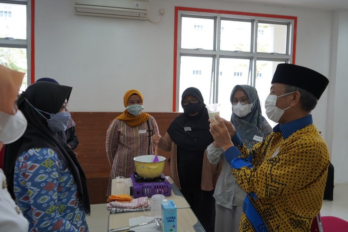Rektor jadi pemateri workshop pembuatan yoghurt yang digelar DPW Itera
