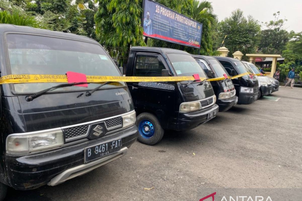 Polisi tangkap ibu rumah tangga yang jual delapan mobil sewaan