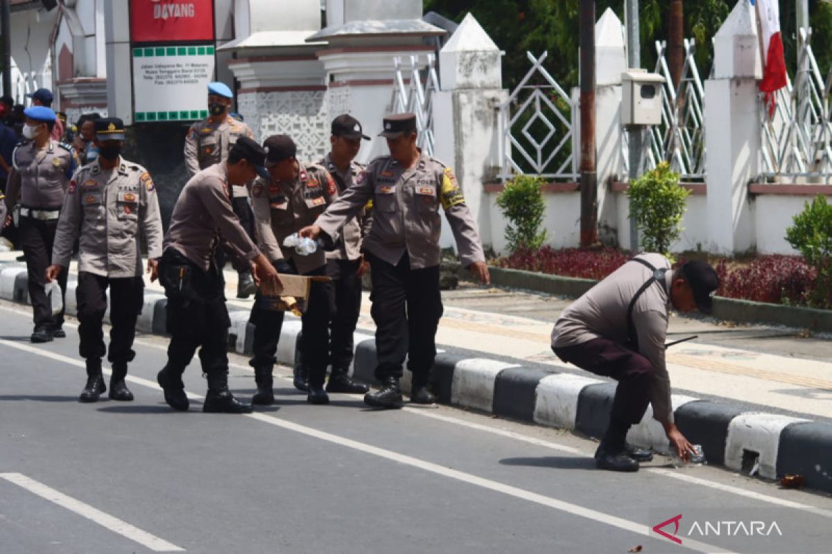 Unjuk rasa tolak kenaikan harga BBM di Mataram berjalan aman