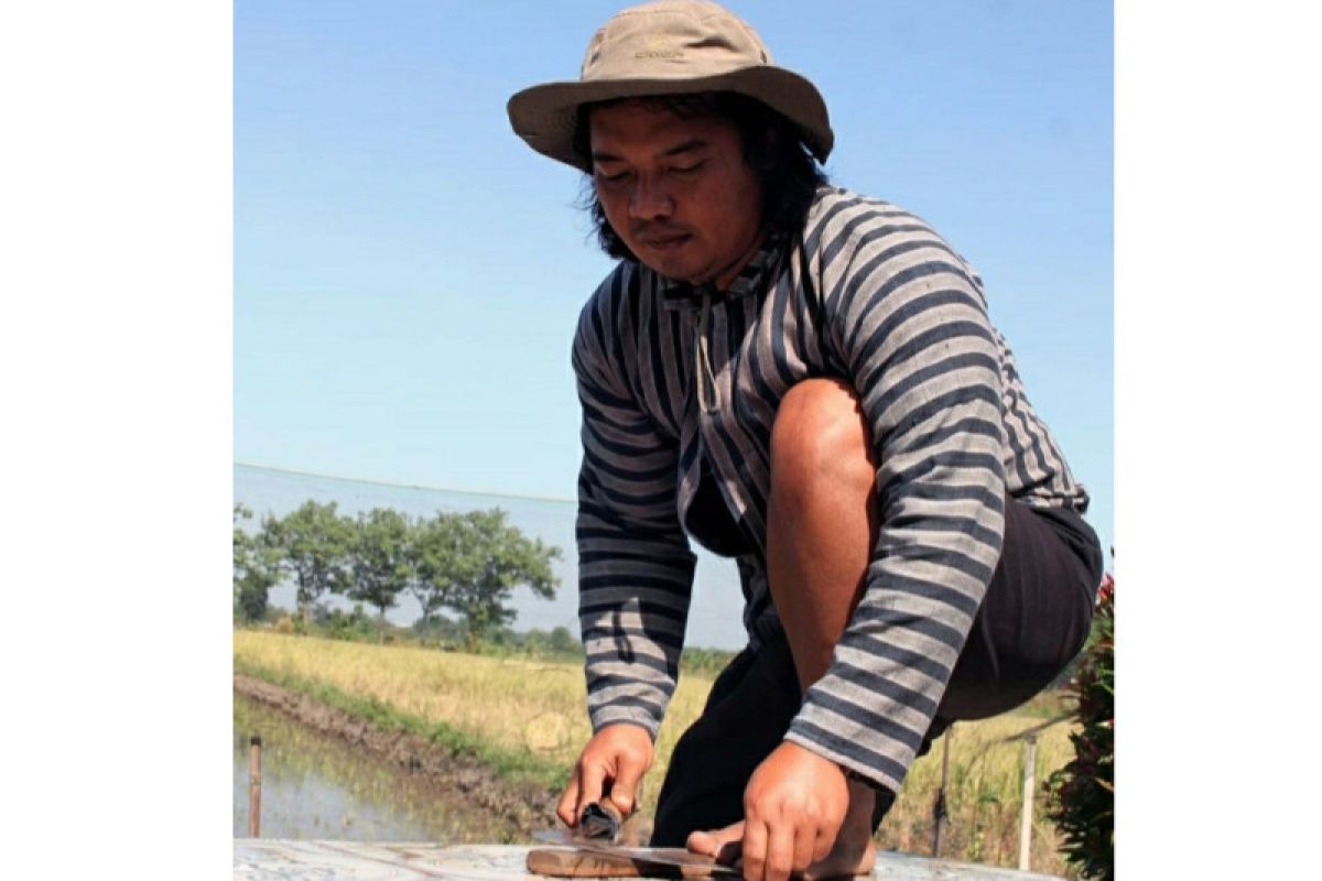 Semangat petani milenial mengajak beralih ke pupuk organik