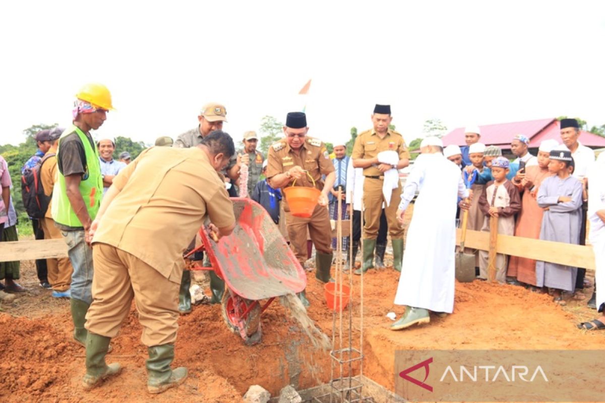 Bupati awali pembangunan Musola Raudah Al Muhibin