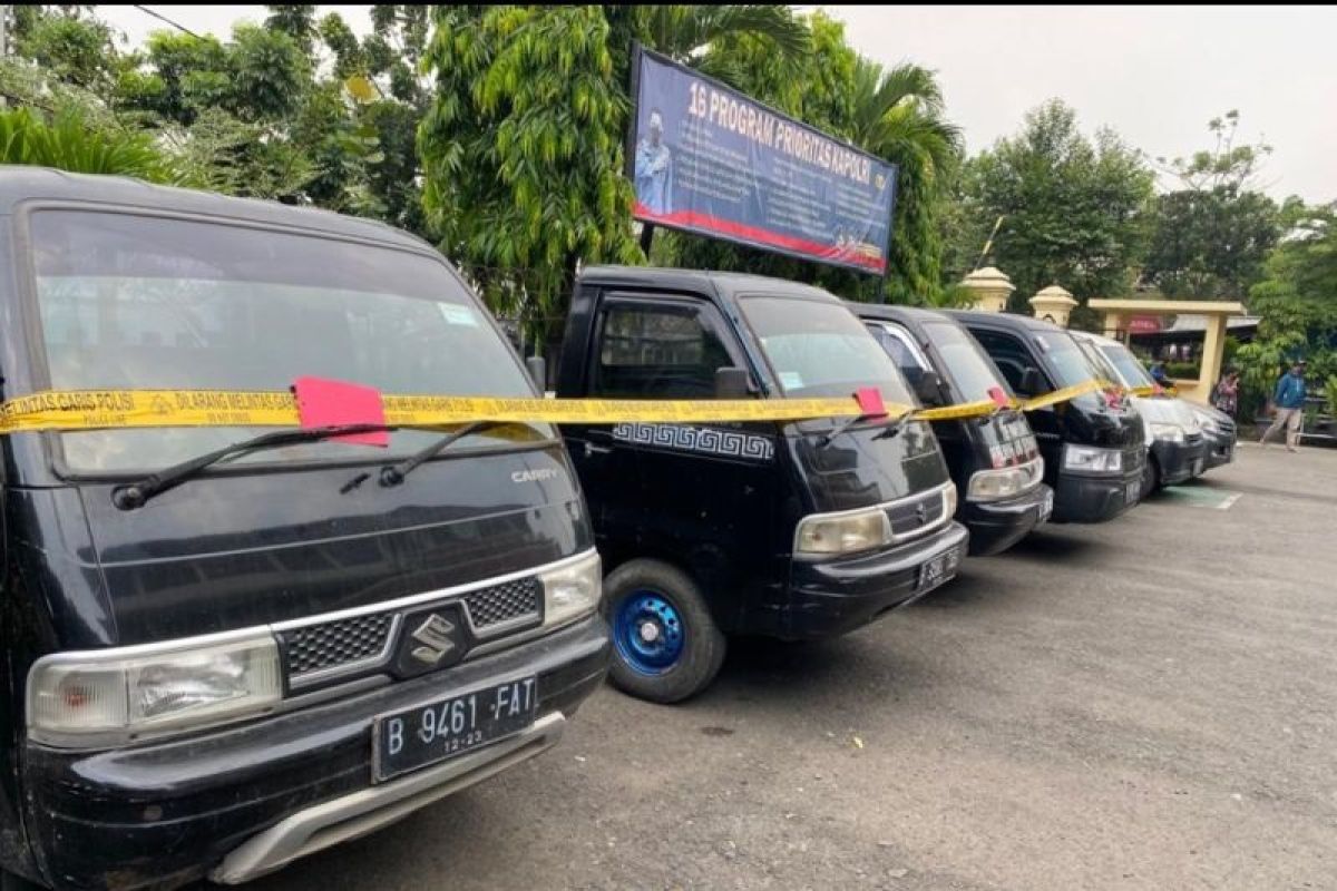 Polisi tangkap seorang ibu rumah tangga yang jual delapan mobil sewaan