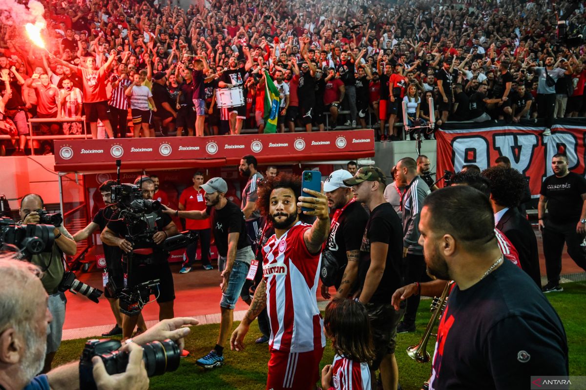 Fans Olympiakos gegap gempita sambut hadirnya Marcelo