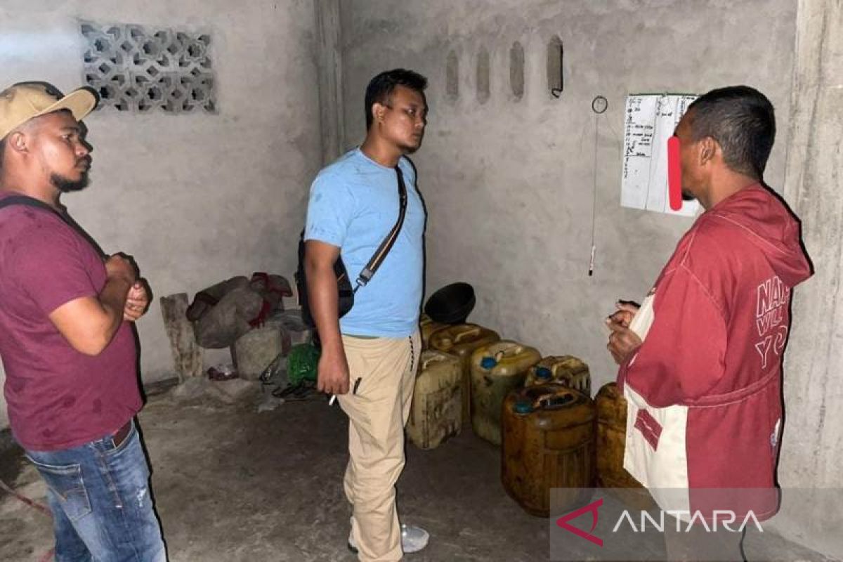 Polisi tangkap penimbun 590 liter BBM subsidi pemerintah di Nagan Raya