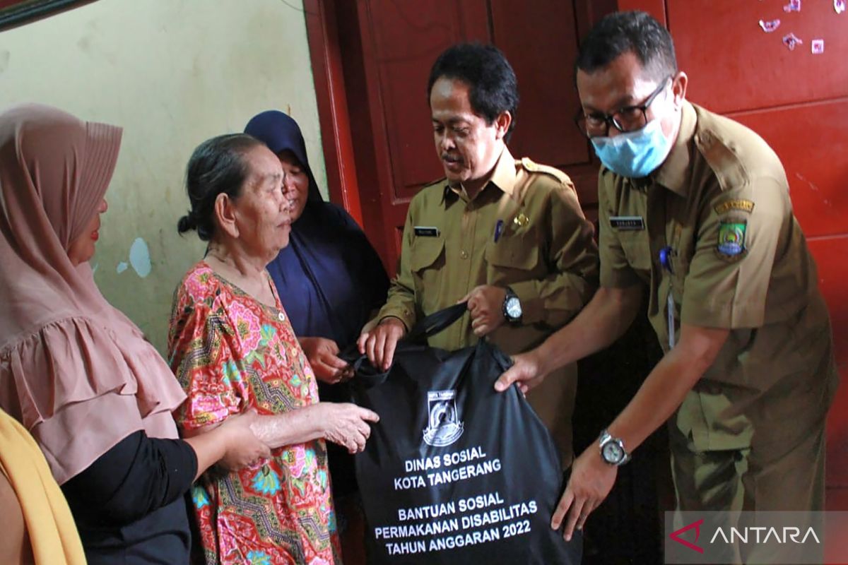 Pemkot Tangerang berikan bantuan permakanan untuk ratusan disabilitas