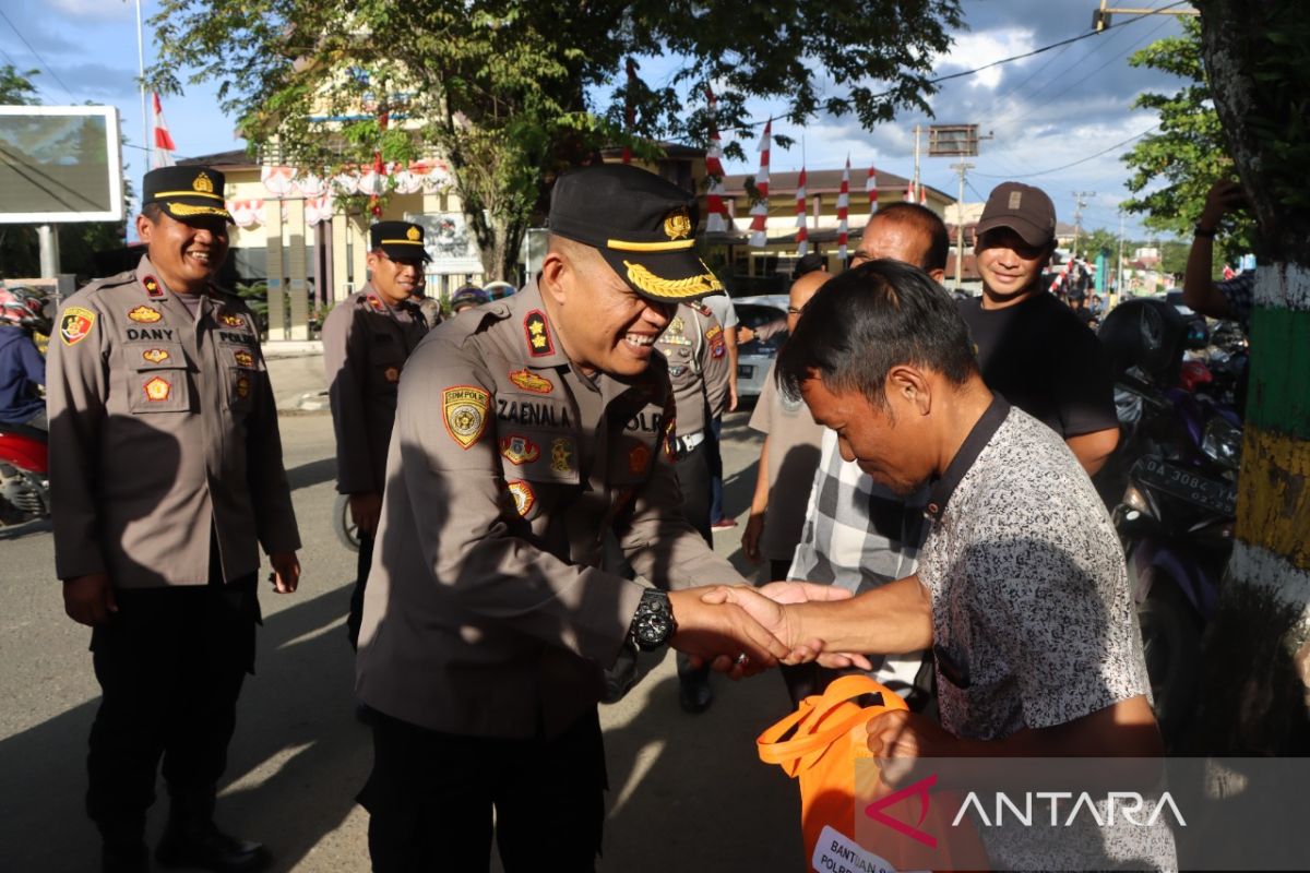 Ringankan beban tukang ojek, Polres Balangan berikan bantuan sembako