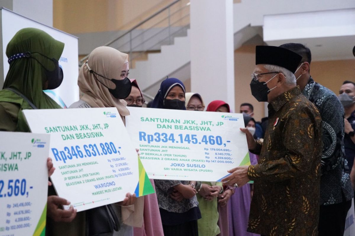 Wapres tinjau MPP dan salurkan bantuan kepada warga di Palembang