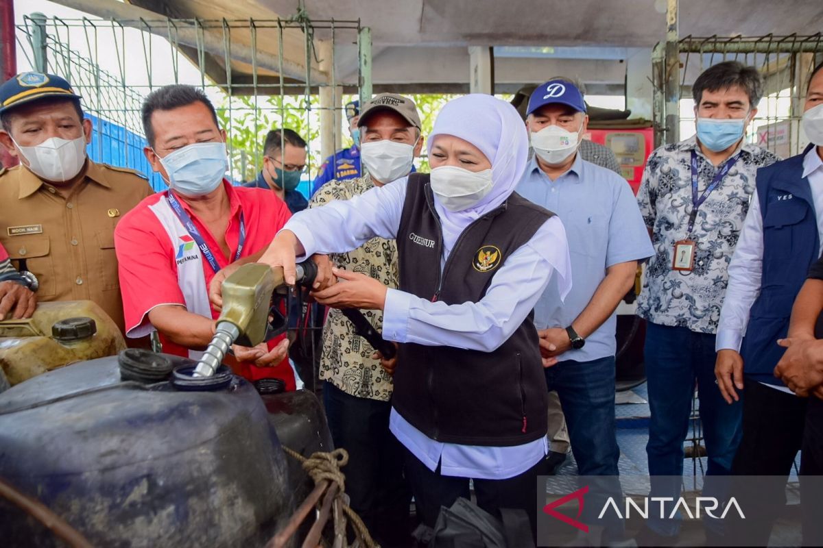 Gubernur Khofifah pastikan ketersediaan solar subsidi untuk nelayan