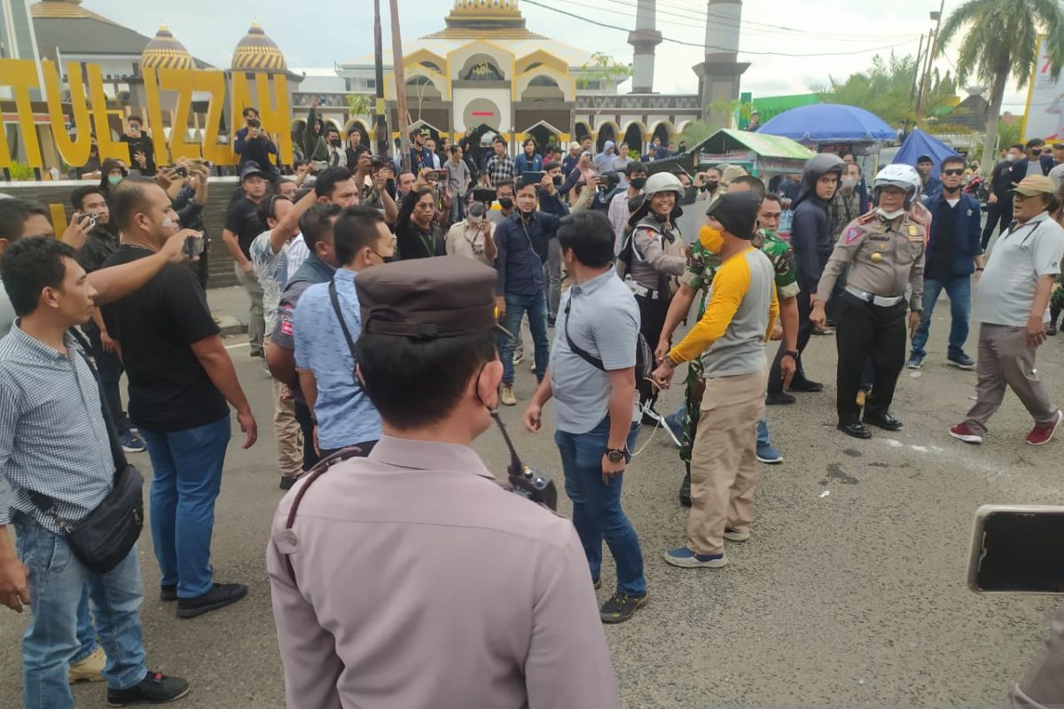 Polisi menangkap delapan pengunjuk rasa di Bengkulu