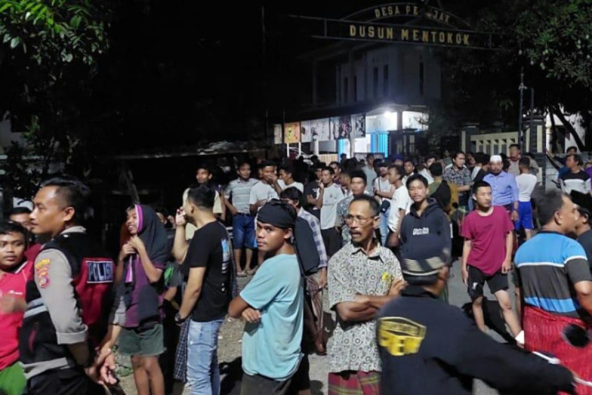 Gegara sepakbola, warga Desa Penujak Lombok Tengah saling pukul