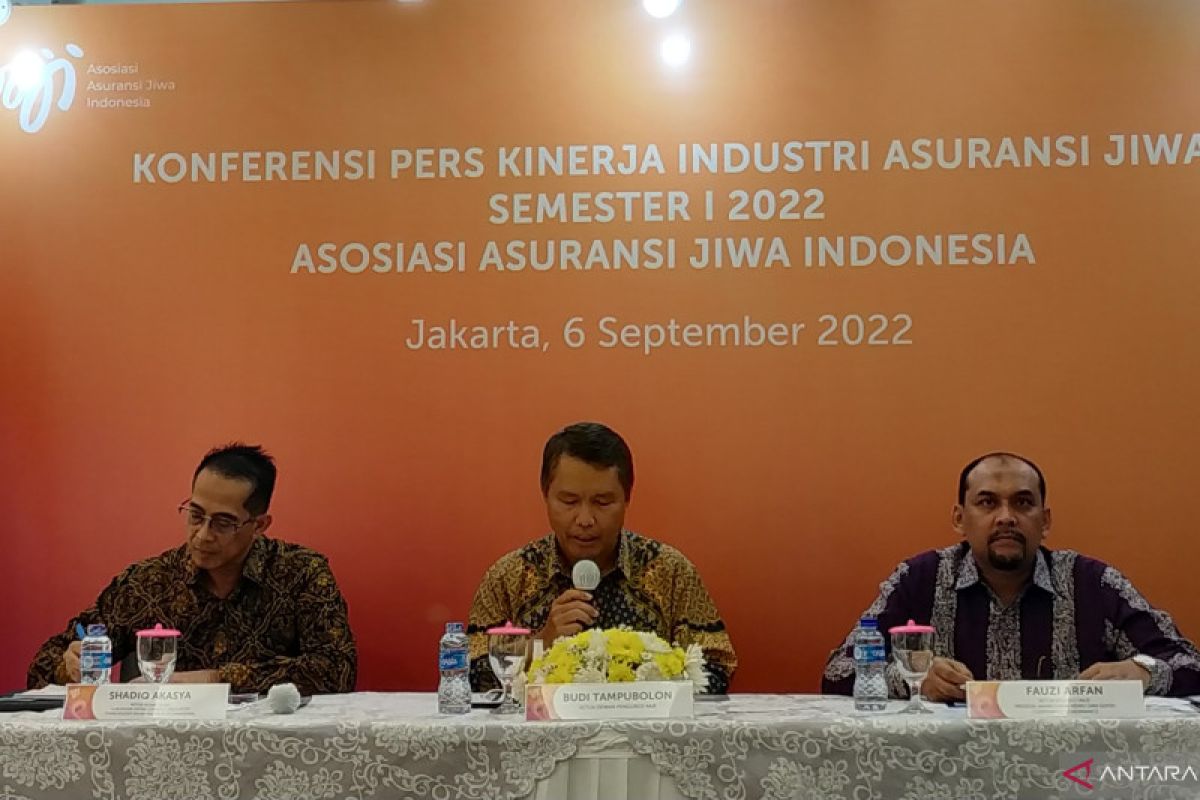 AAJI: Pendapatan asuransi jiwa turun 12,3 persen di semester I-2022