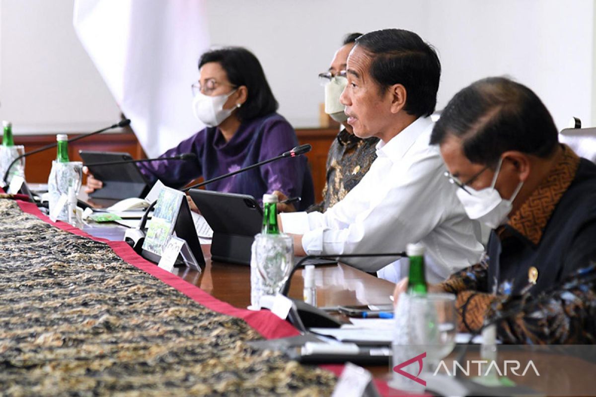 Jokowi emphasizes need for quick-wit solutions to face global crises