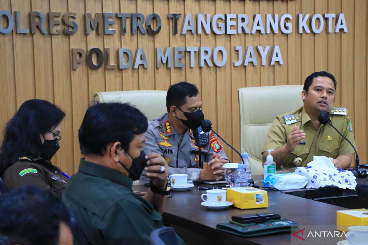 Pemkot Tangerang gandeng Polisi/TNI distribusikan bansos terkait BBM