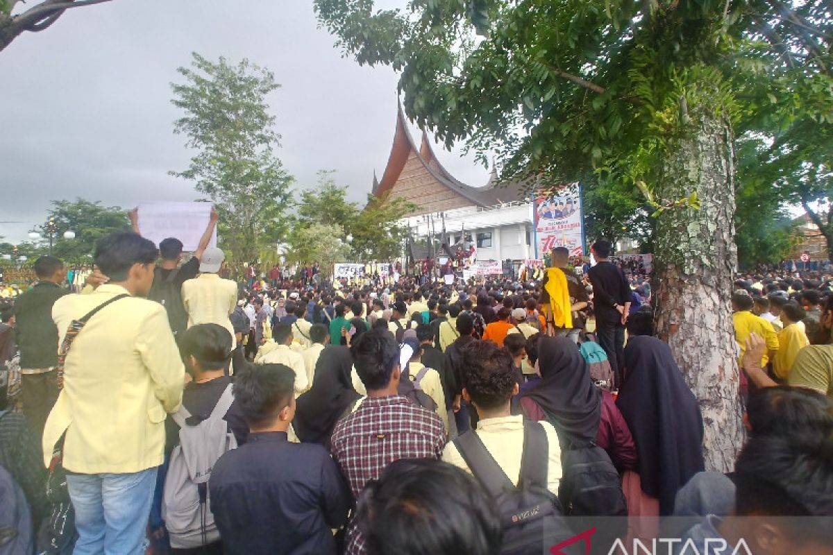 Polresta Padang: aksi unjuk rasa ribuan mahasiswa kondusif