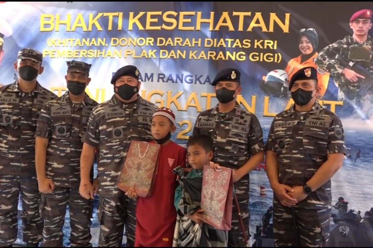 Lantamal IV Tanjungpinang gelar bakti kesehatan di atas kapal perang