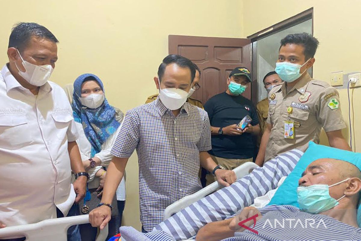 Terus peduli, Wali Kota kunjungi peserta BPJAMSOSTEK alami kecelakaan kerja