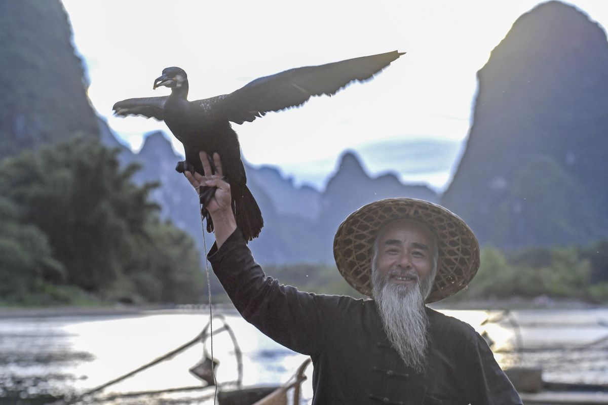 Nelayan Guangxi mulai karier baru sebagai model bagi wisatawan