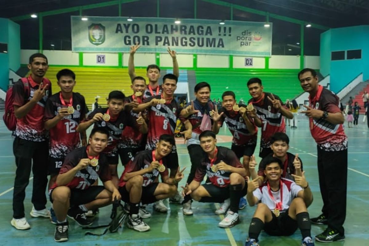 Tim voli putra junior Kapuas Hulu juara II pada Kejurda Kalbar
