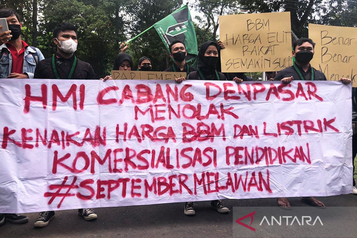 Pecalang ikut amankan demo kenaikan harga BBM