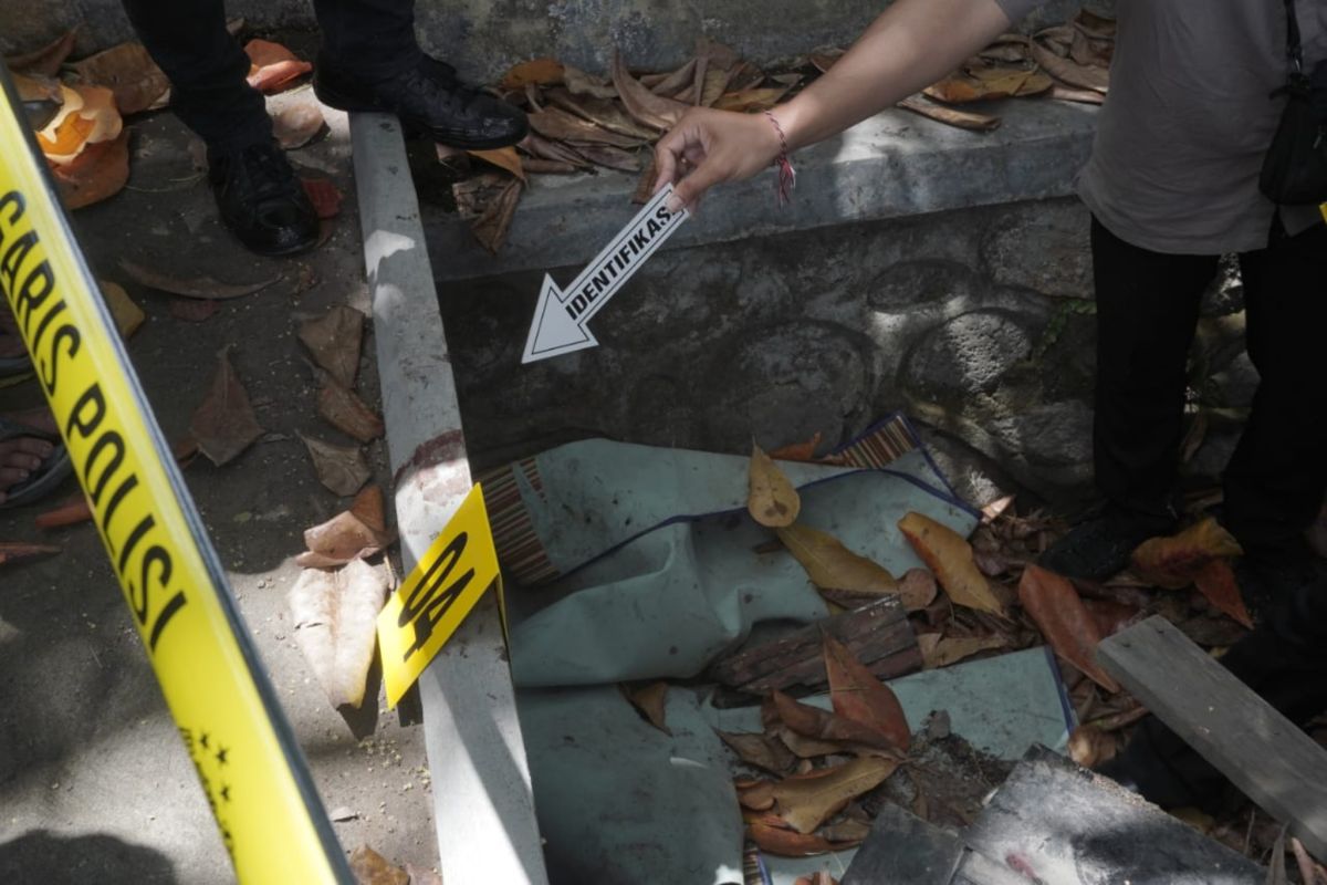 Polresta Mataram olah TKP penusukan pemilik warung makan