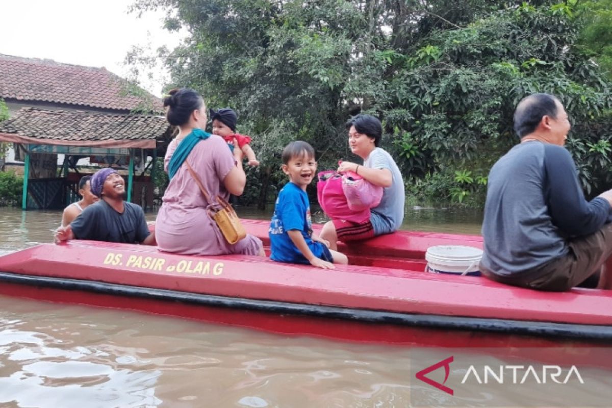 Warga Korban banjir di Tangerang minta pemerintah lakukan normalisasi sungai