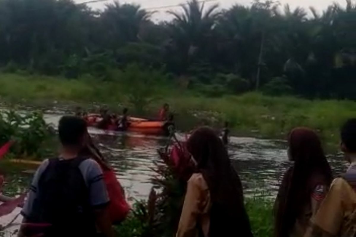 Seorang warga di Tangerang meninggal usai terjatuh di genangan air banjir