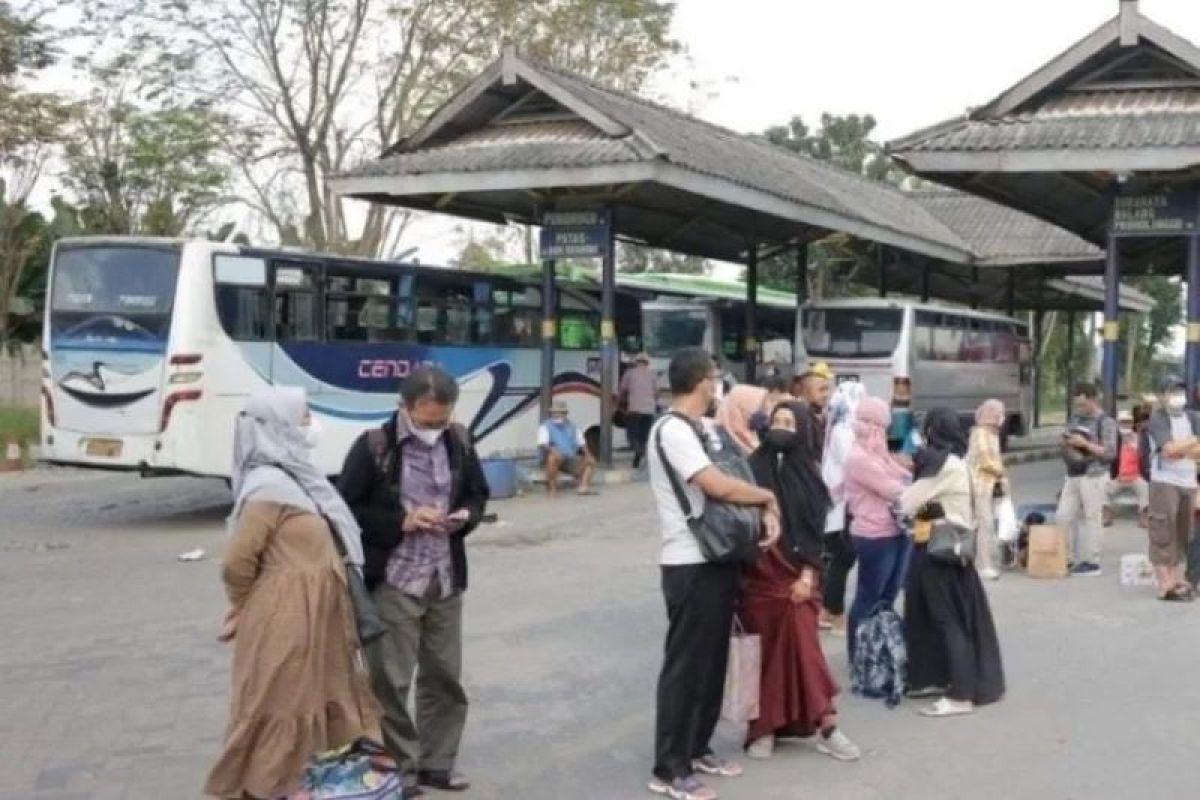 Tarif bus di Terminal Purboyo Kota Madiun naik 20 persen
